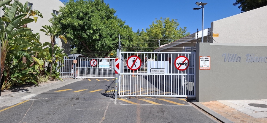 To Let 1 Bedroom Property for Rent in Oakglen Western Cape